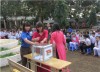 Cán bộ, giáo viên, học sinh ủng hộ chương trình văn nghệ gây quỹ