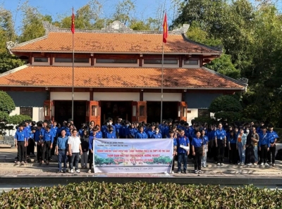 Dân ta phải biết sử ta, cho tường gốc tích nước nhà Việt Nam